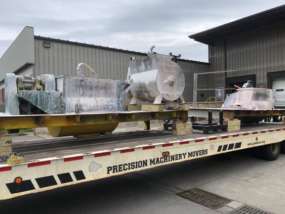 Moving truck